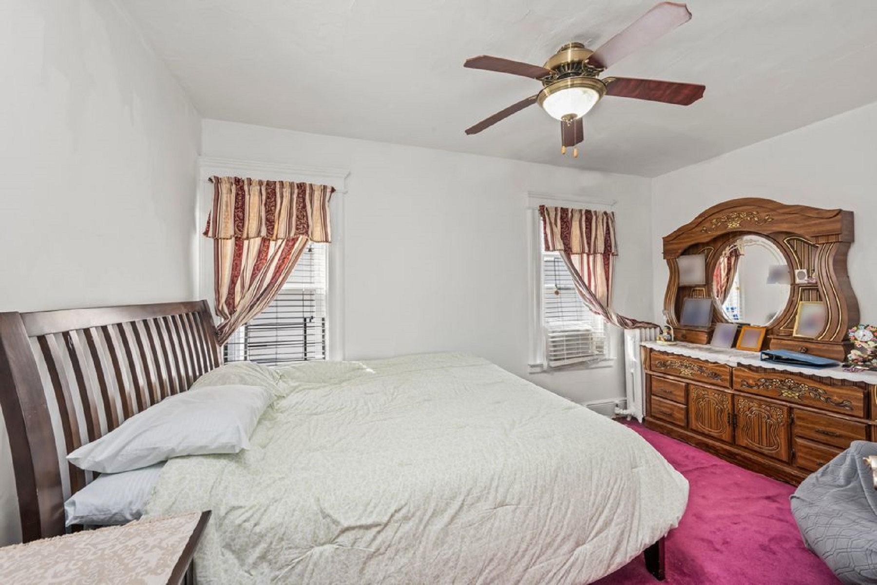  1569 East 45th Street - 物件實景