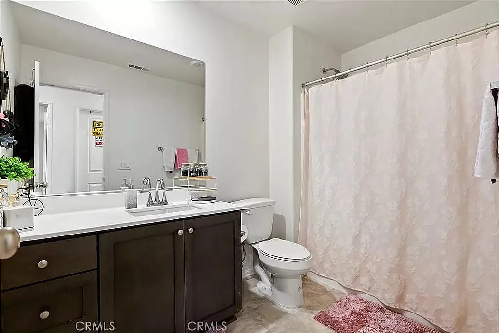 Victorville, California, 92392, United States, 5 Bedrooms Bedrooms, ,4 BathroomsBathrooms,Residential,For Sale,1984455