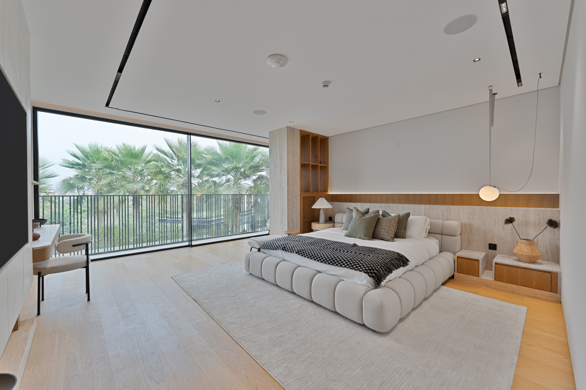  Refined Ready-to-Move Villa With Lake Views in JGE - 物件實景