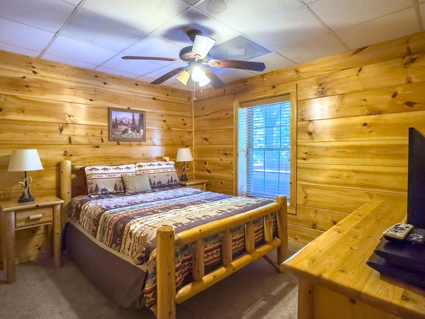 Sevierville, Tennessee, 37876, United States, 13 Bedrooms Bedrooms, ,14 BathroomsBathrooms,Residential,For Sale,1974606