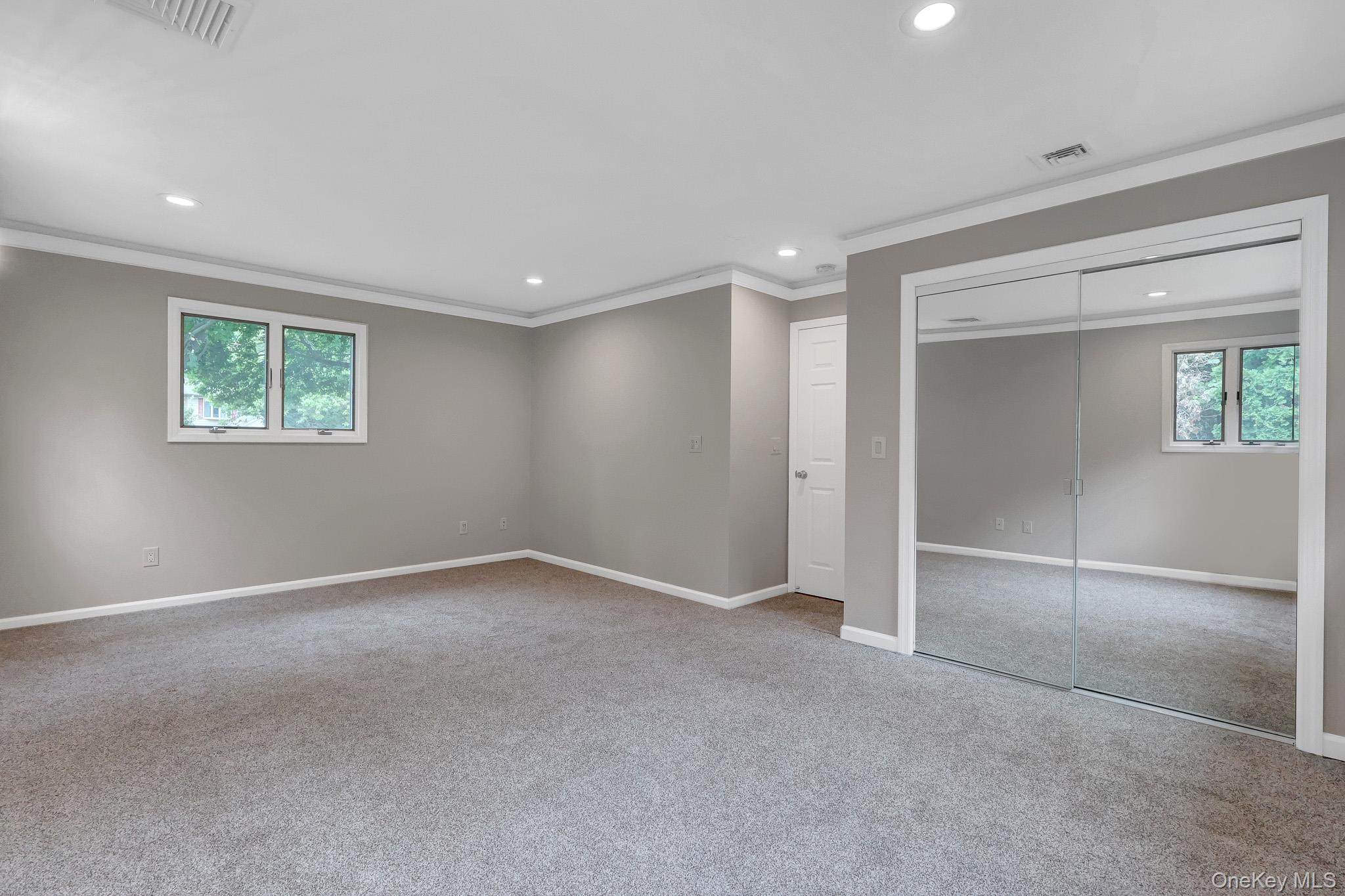  466 W 4th Street, West Islip, NY, 11795 - 物件實景