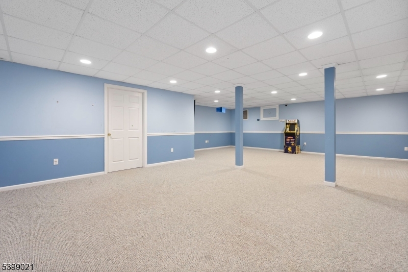 Lafayette Twp., New Jersey, 07848, United States, 5 Bedrooms Bedrooms, ,4 BathroomsBathrooms,Residential,For Sale,2003024