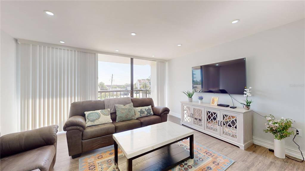 Clearwater Beach, Florida, 33767, United States, 2 Bedrooms Bedrooms, ,2 BathroomsBathrooms,Residential,For Sale,1818973