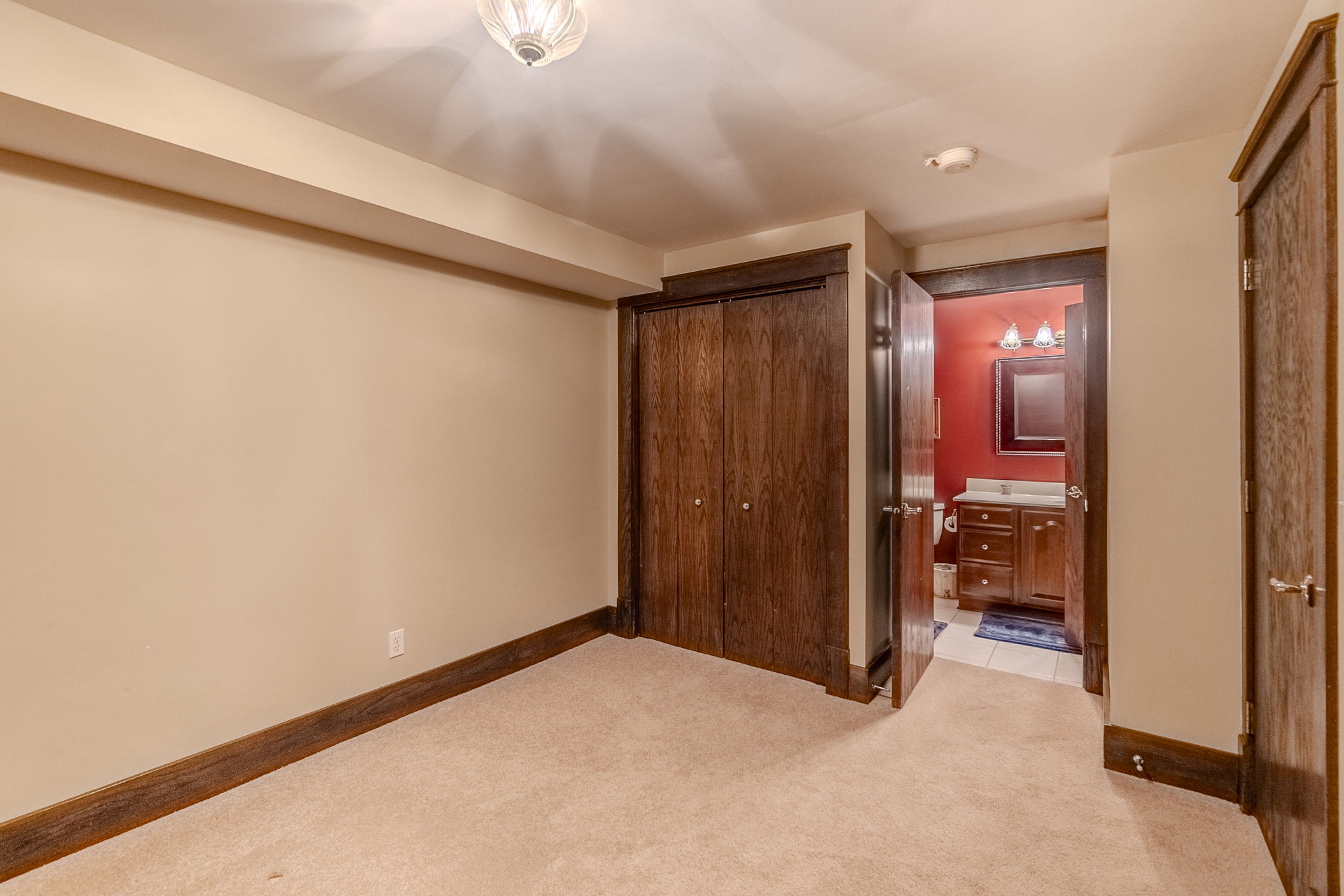 Mason City, Iowa, 50401, United States, 5 Bedrooms Bedrooms, ,3 BathroomsBathrooms,Residential,For Sale,1974101