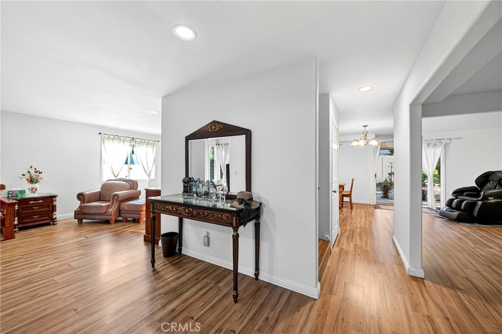 La Crescenta, California, 91214, United States, 4 Bedrooms Bedrooms, ,3 BathroomsBathrooms,Residential,For Sale,1997166