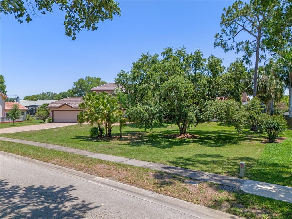 Orlando, Florida, 32817, United States, 4 Bedrooms Bedrooms, ,4 BathroomsBathrooms,Residential,For Sale,1821453