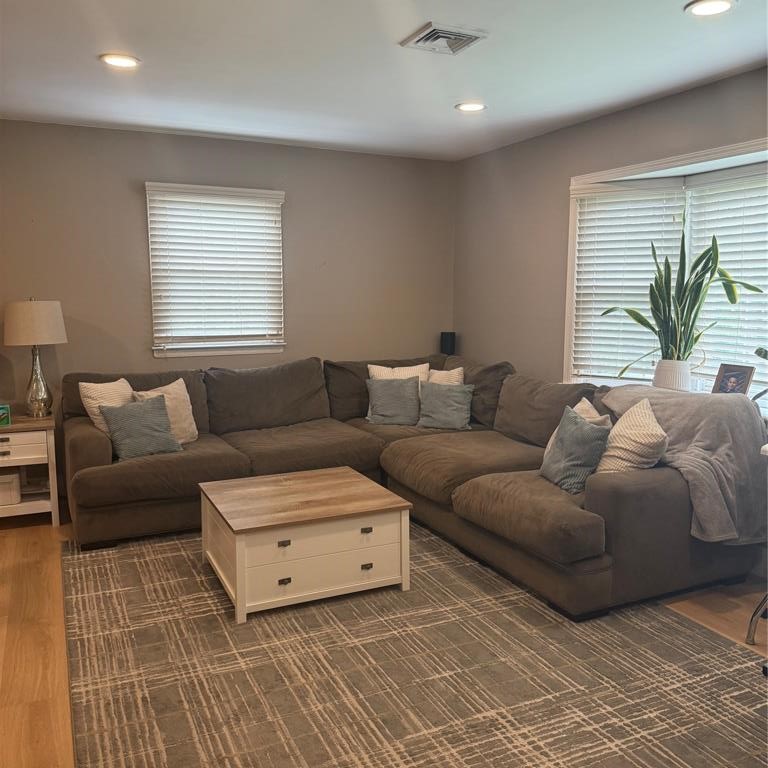 Ronkonkoma, New York, 11779, United States, 4 Bedrooms Bedrooms, ,2 BathroomsBathrooms,Residential,For Sale,1906484