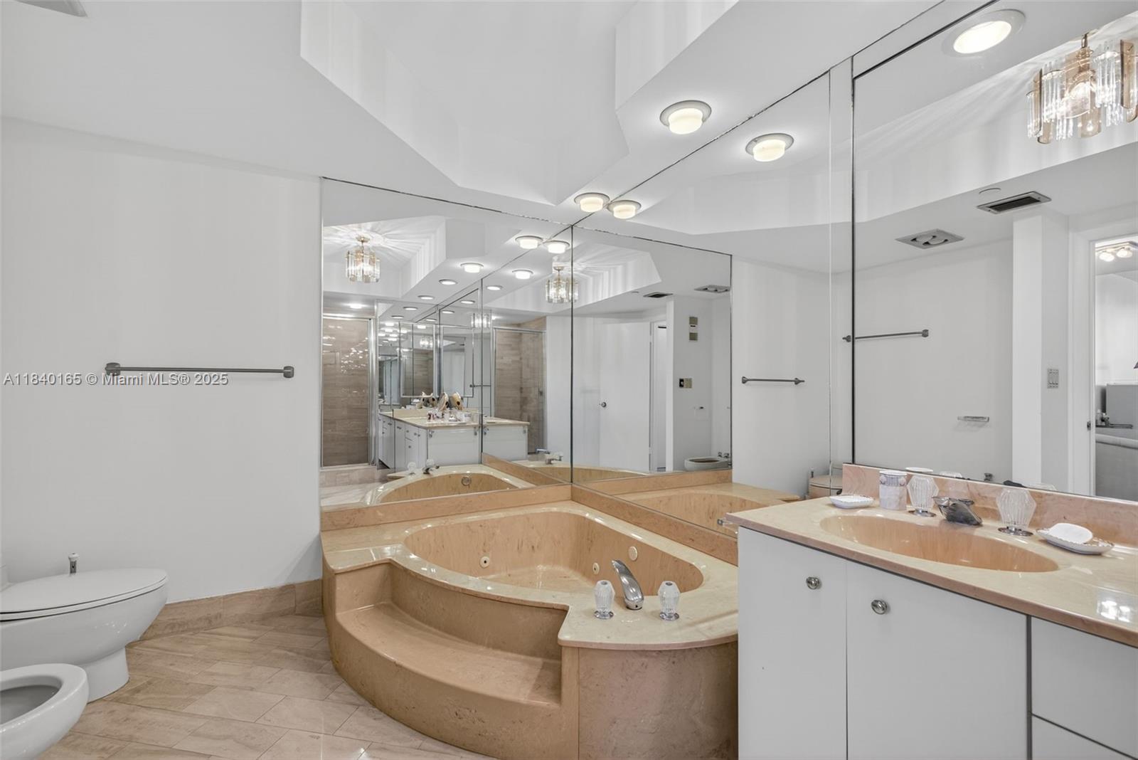 Aventura, Florida, 33180, United States, 2 Bedrooms Bedrooms, ,2 BathroomsBathrooms,Residential,For Sale,1897536
