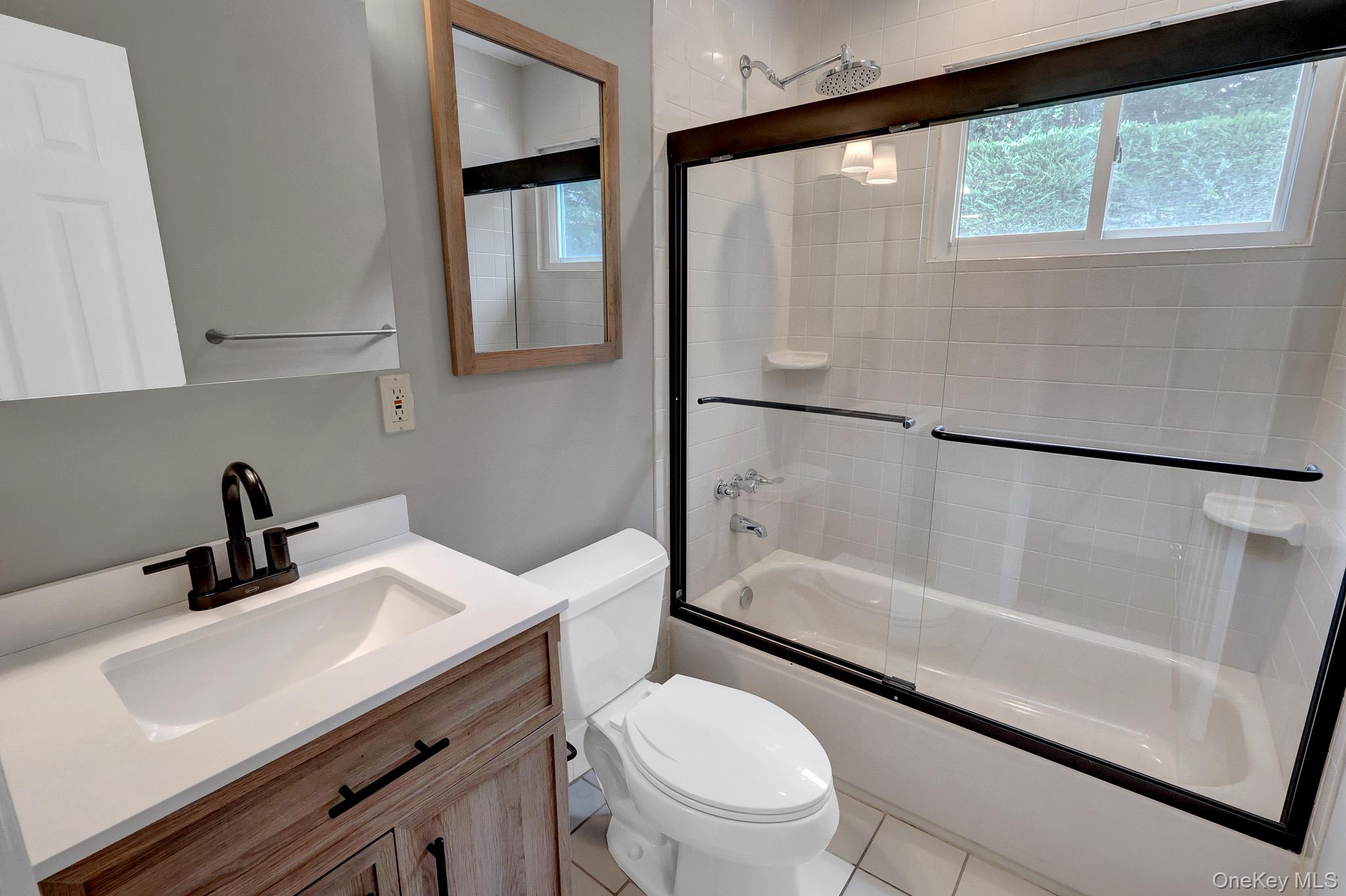  466 W 4th Street, West Islip, NY, 11795 - 物件實景