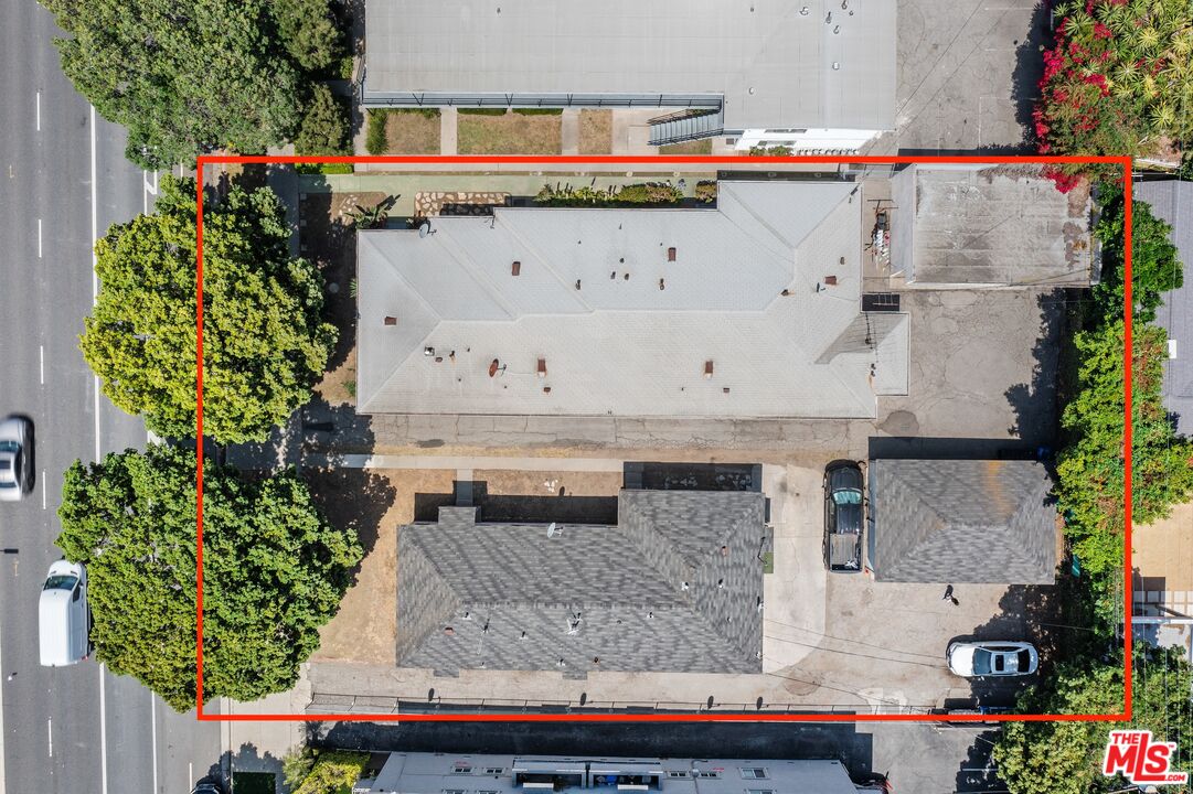 Los Angeles, California, 90066, United States, 7 Bedrooms Bedrooms, ,Residential,For Sale,1867047