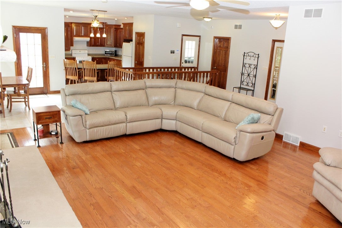 Lowellville, Ohio, 44436, United States, 3 Bedrooms Bedrooms, ,2 BathroomsBathrooms,Residential,For Sale,1984075