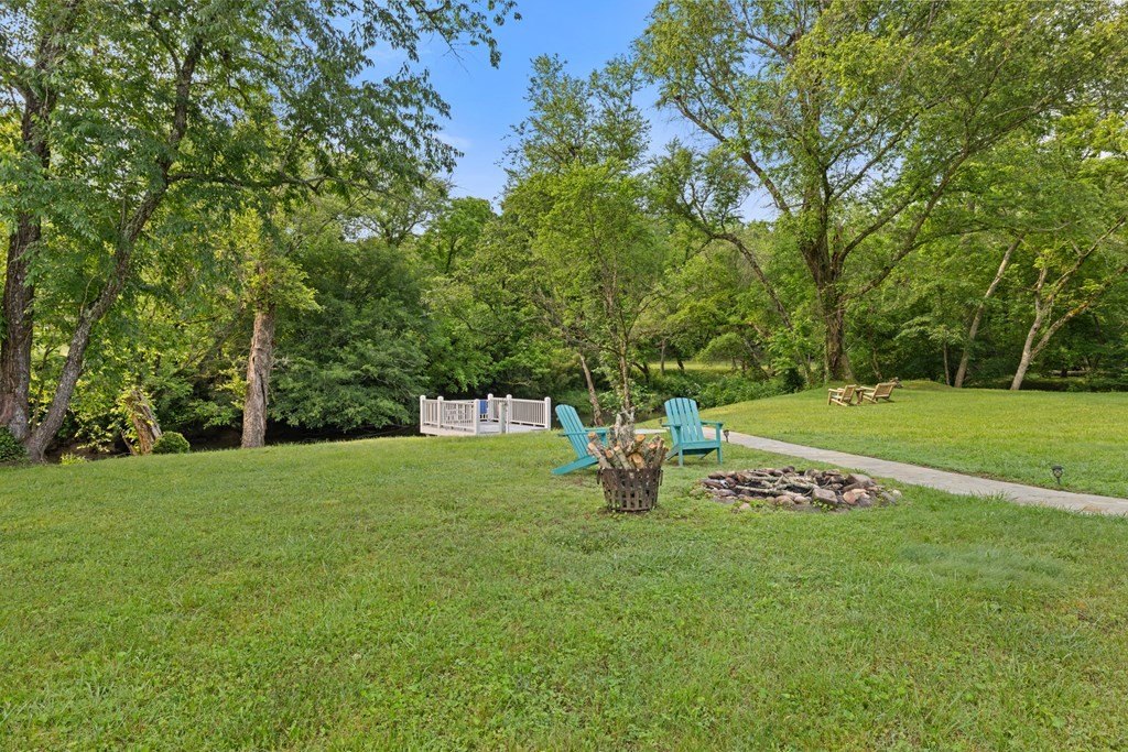 Murphy, North Carolina, 28906, United States, 2 Bedrooms Bedrooms, ,2 BathroomsBathrooms,Residential,For Sale,1923823