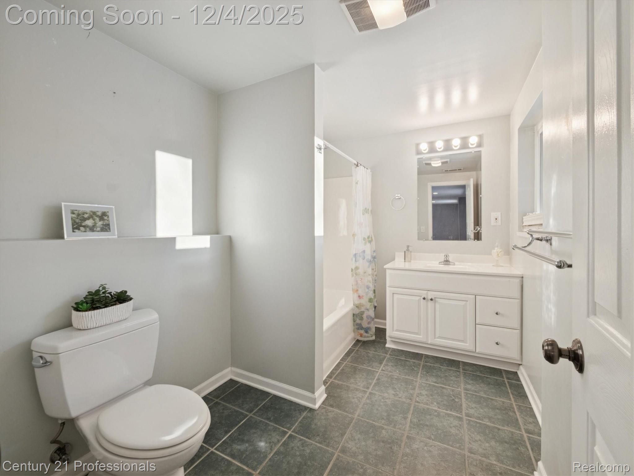 Orion, Michigan, 48360, United States, 4 Bedrooms Bedrooms, ,4 BathroomsBathrooms,Residential,For Sale,2001208