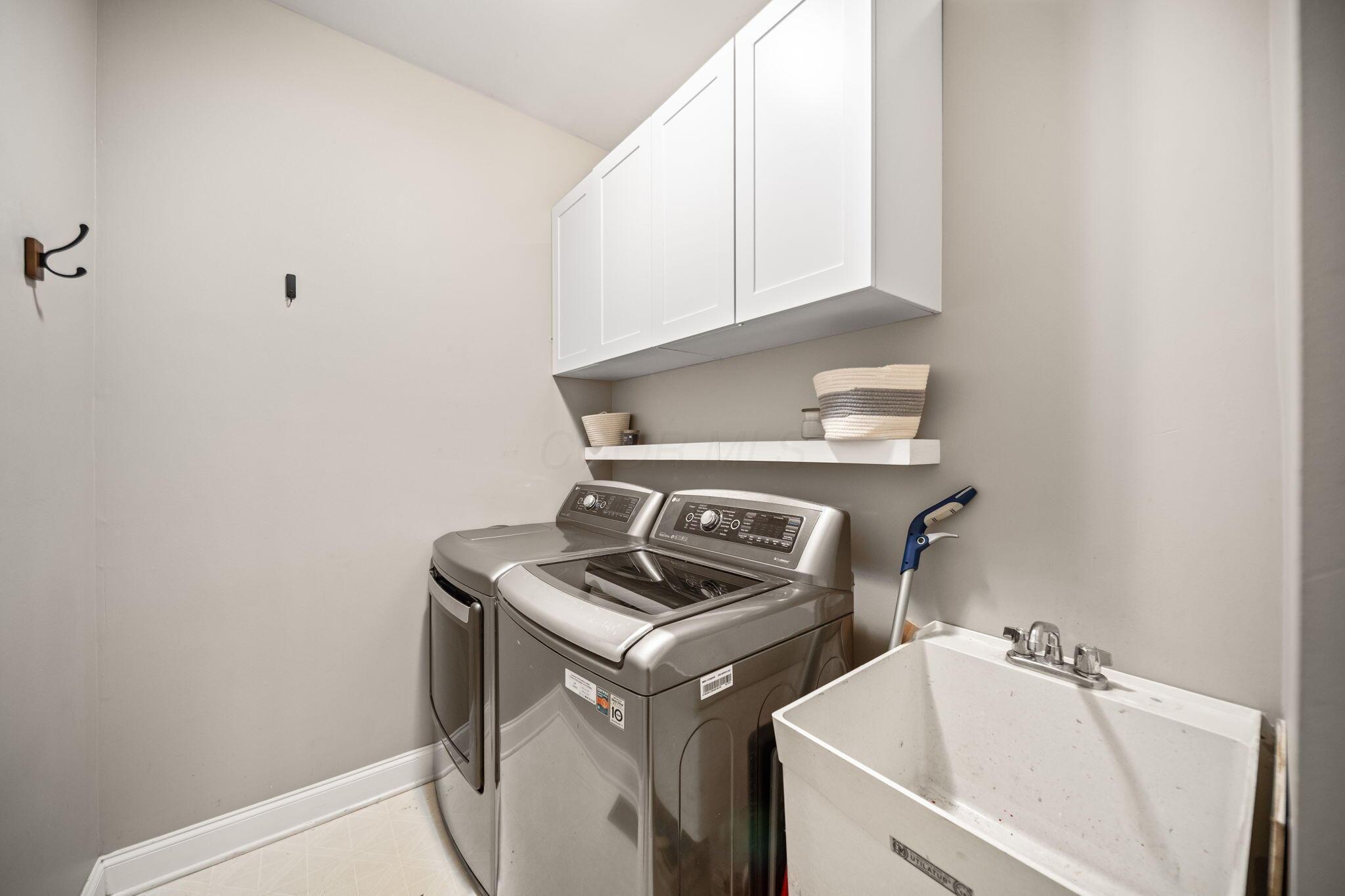 New Albany, Ohio, 43054, United States, 4 Bedrooms Bedrooms, ,3 BathroomsBathrooms,Residential,For Sale,1988234