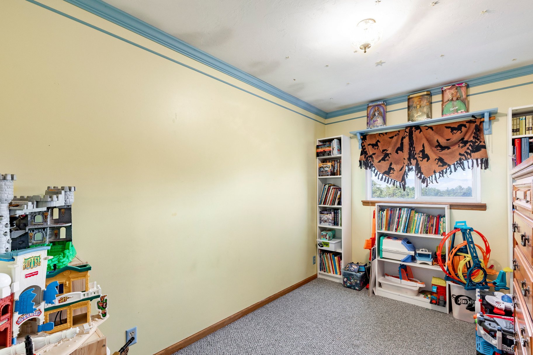  Large Multi-Level Sandy Home with Rentable Full Basement - 物件實景