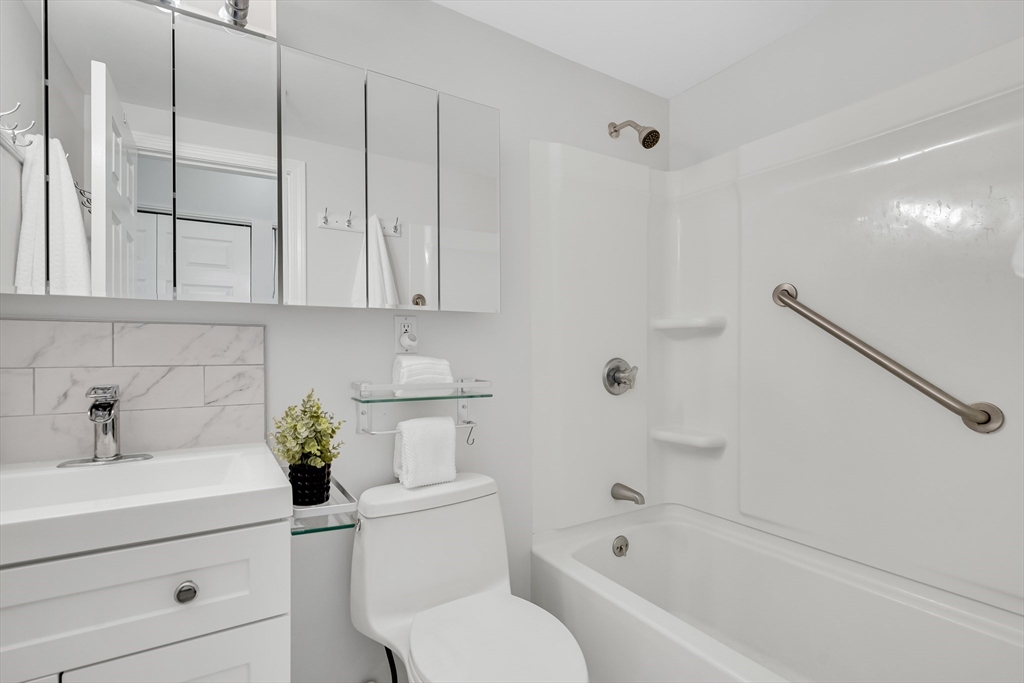 Cambridge, Massachusetts, 02140, United States, 2 Bedrooms Bedrooms, ,2 BathroomsBathrooms,Residential,For Sale,1939324