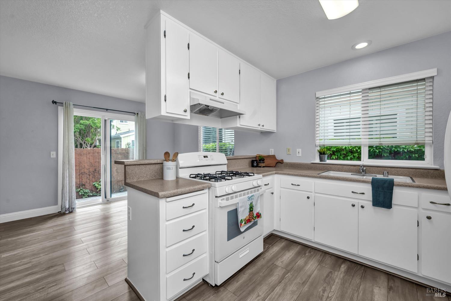 Santa Rosa, California, 95403, United States, 2 Bedrooms Bedrooms, ,3 BathroomsBathrooms,Residential,For Sale,1785942