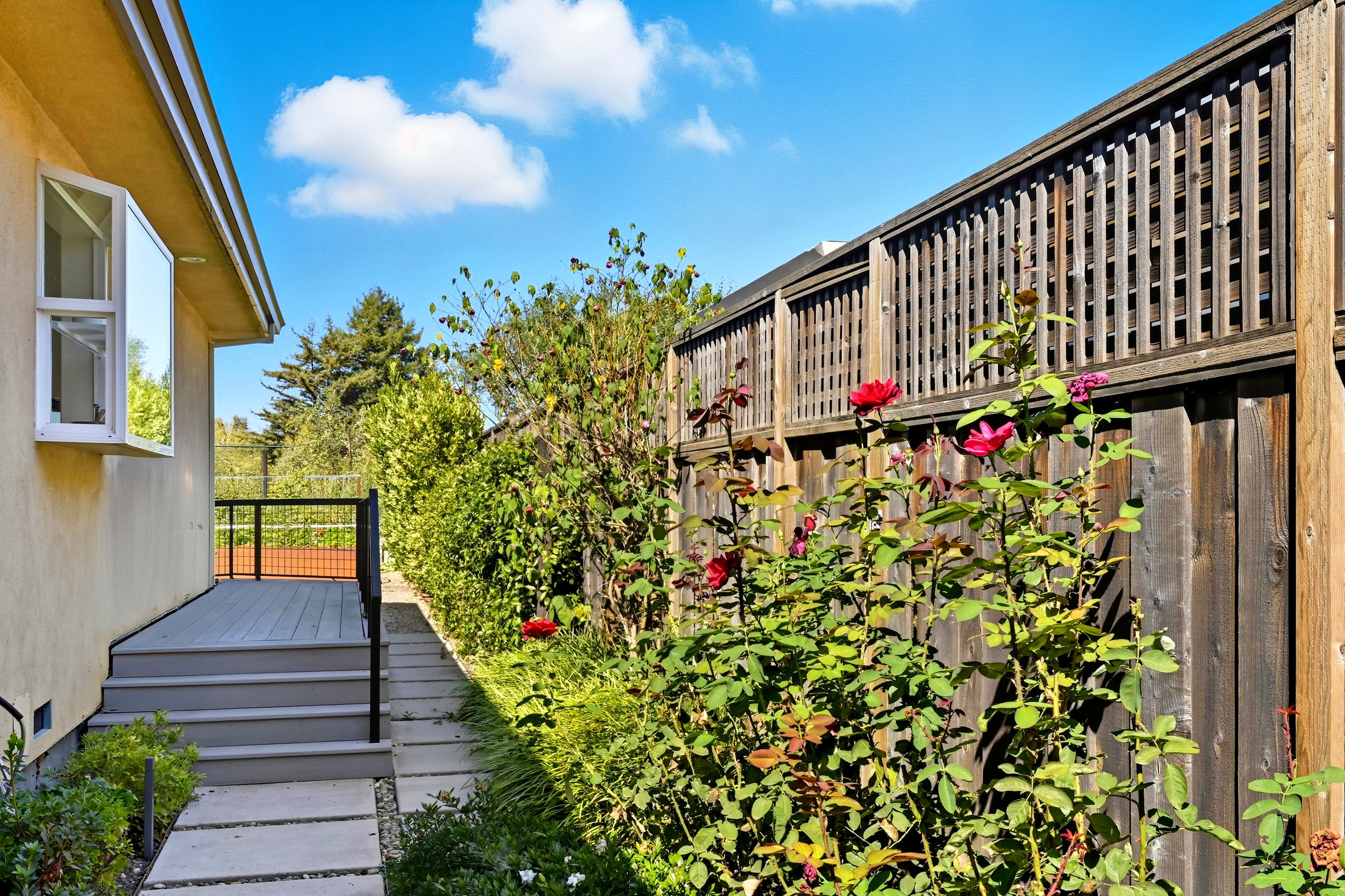  1418 Rosewood Avenue - 物件實景