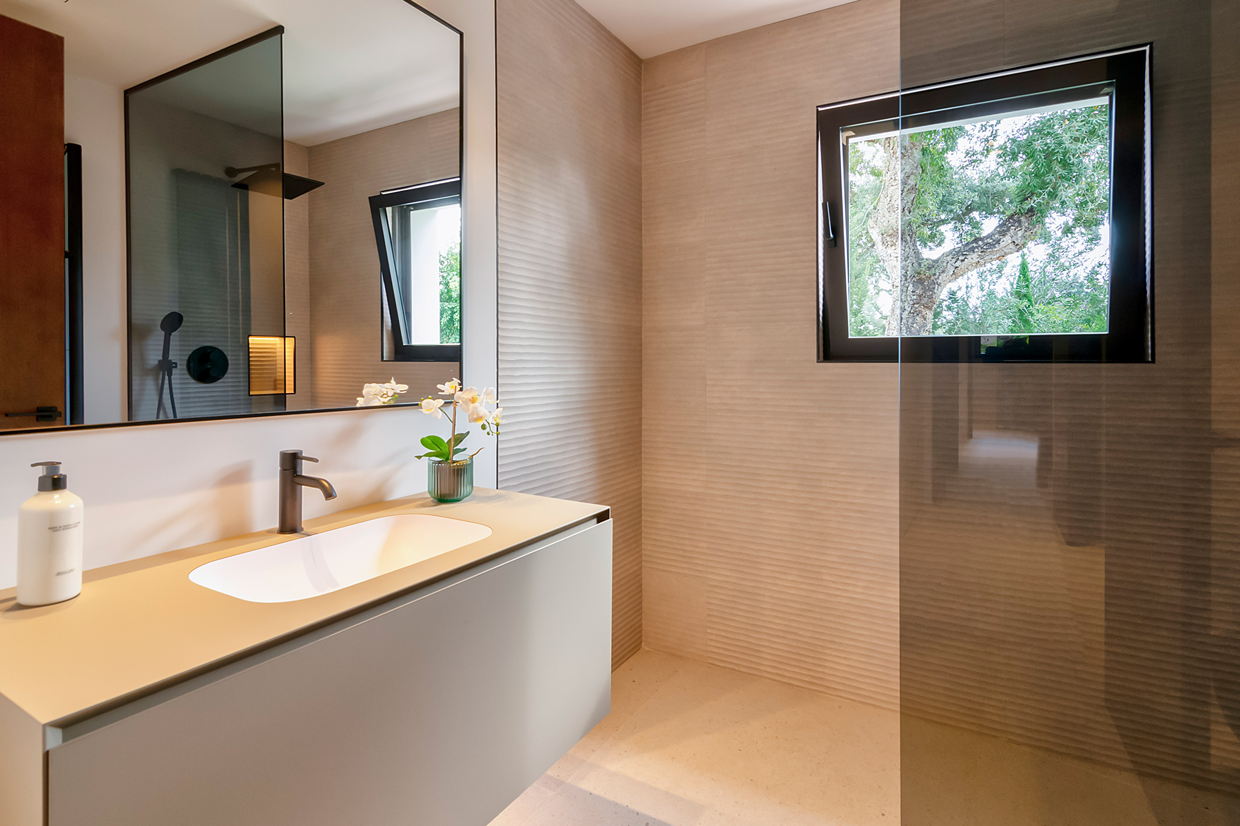  Luxurious Charles Kent-Designed Villa at Valderrama Golf Course, Sotogrande - 物件實景