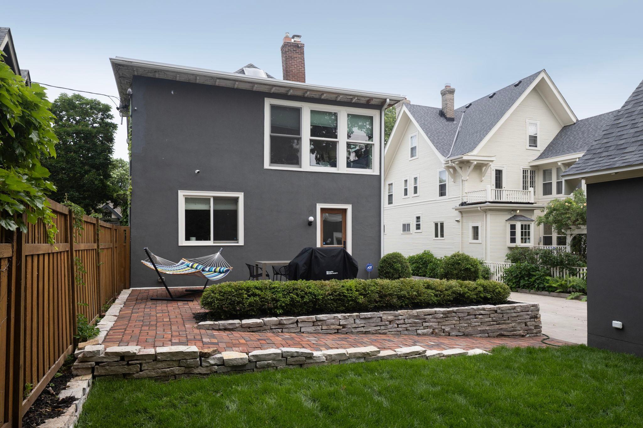 Minneapolis, Minnesota, 55403, United States, 3 Bedrooms Bedrooms, ,2 BathroomsBathrooms,Residential,For Sale,1901965