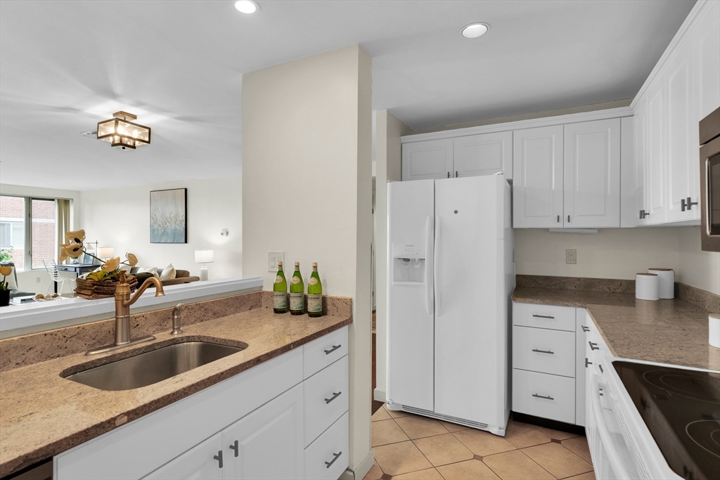 Newton, Massachusetts, 02464, United States, 2 Bedrooms Bedrooms, ,2 BathroomsBathrooms,Residential,For Sale,1947082