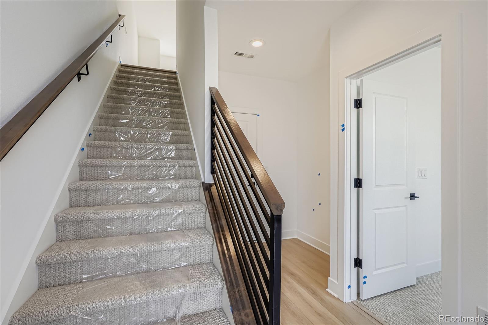 Aurora, Colorado, 80019, United States, 4 Bedrooms Bedrooms, ,4 BathroomsBathrooms,Residential,For Sale,1902538