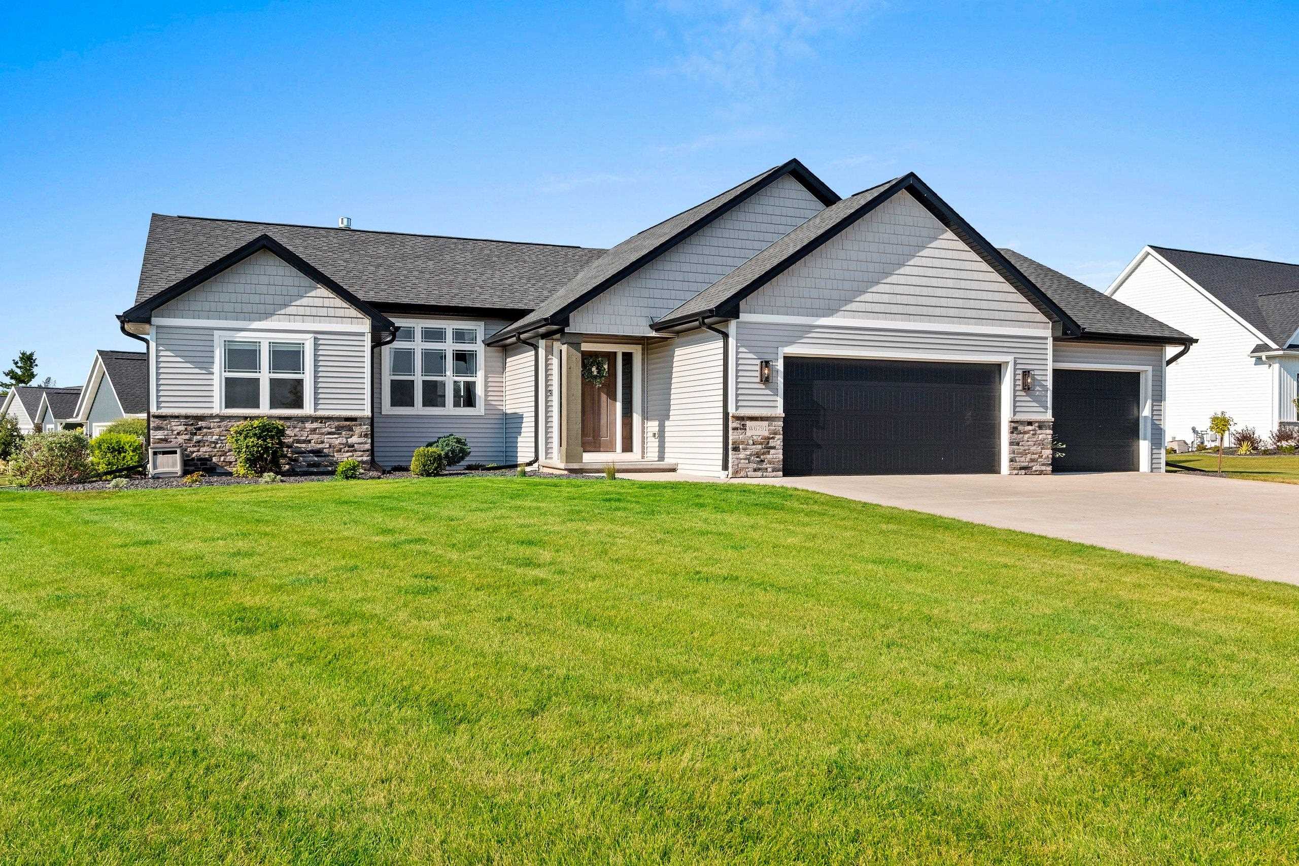 GREENVILLE, Wisconsin, 54942, United States, 4 Bedrooms Bedrooms, ,4 BathroomsBathrooms,Residential,For Sale,1926261