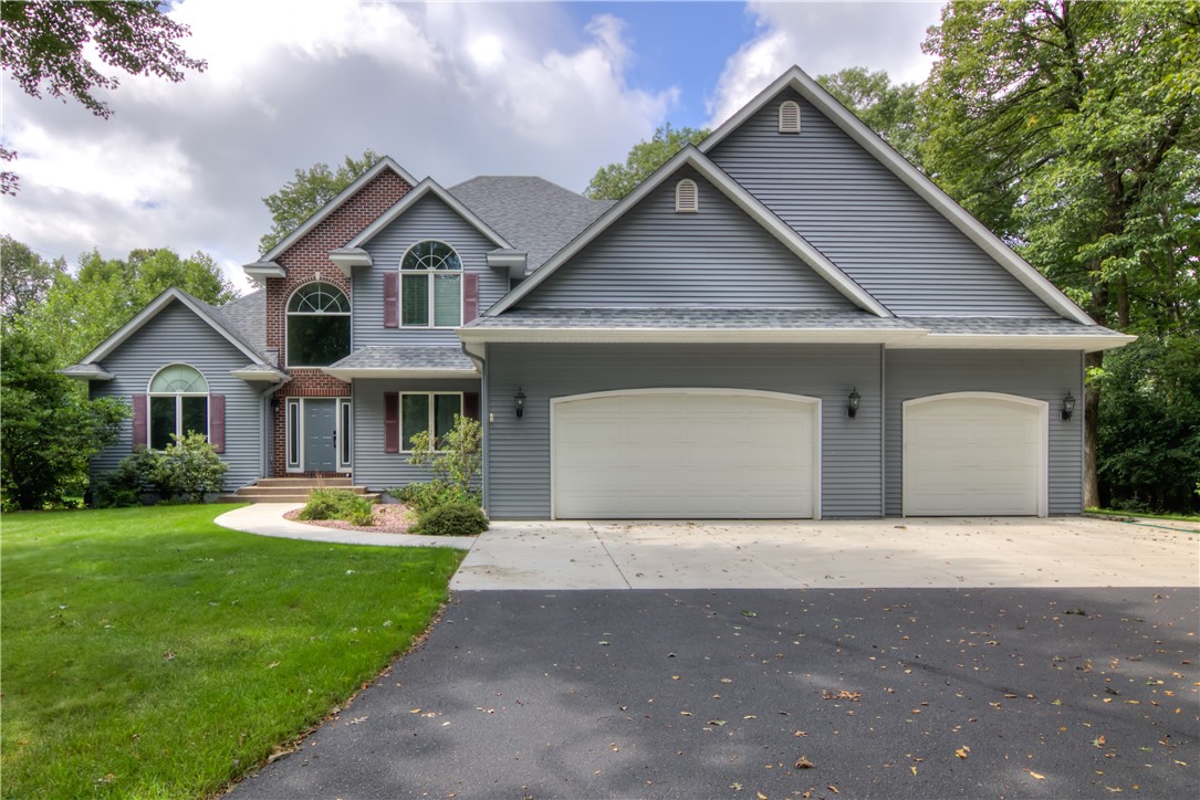 Eau Claire, Wisconsin, 54701, United States, 4 Bedrooms Bedrooms, ,4 BathroomsBathrooms,Residential,For Sale,1950803
