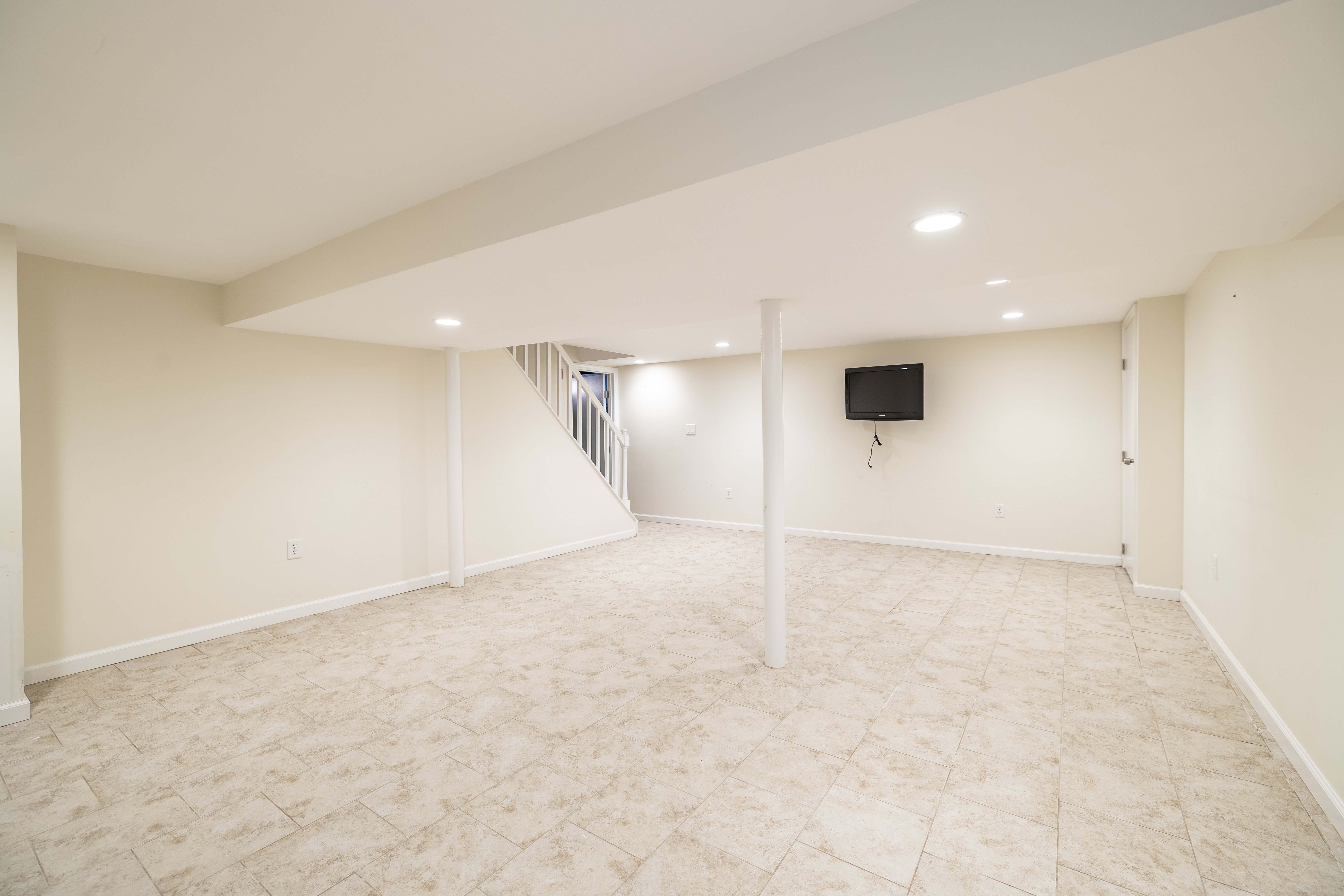  49 Roosevelt Court, Westbury, NY, 11590 - 物件實景