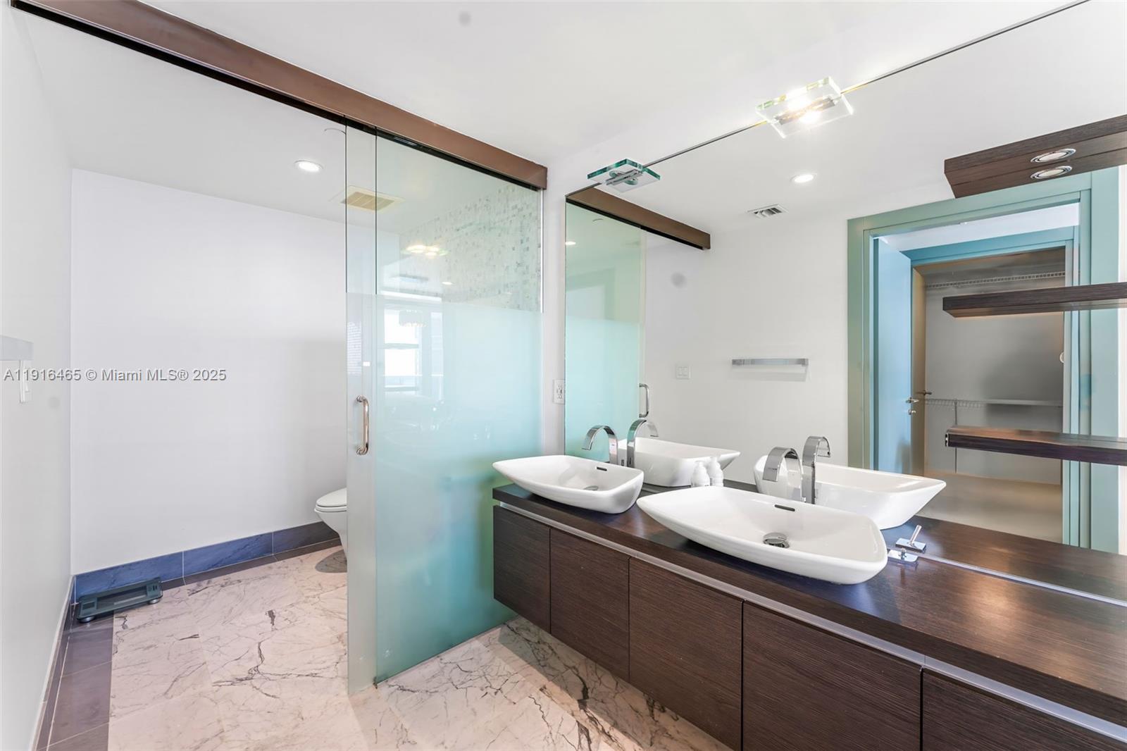 Miami, Florida, 33131, United States, 1 Bedroom Bedrooms, ,2 BathroomsBathrooms,Residential,For Sale,1996118