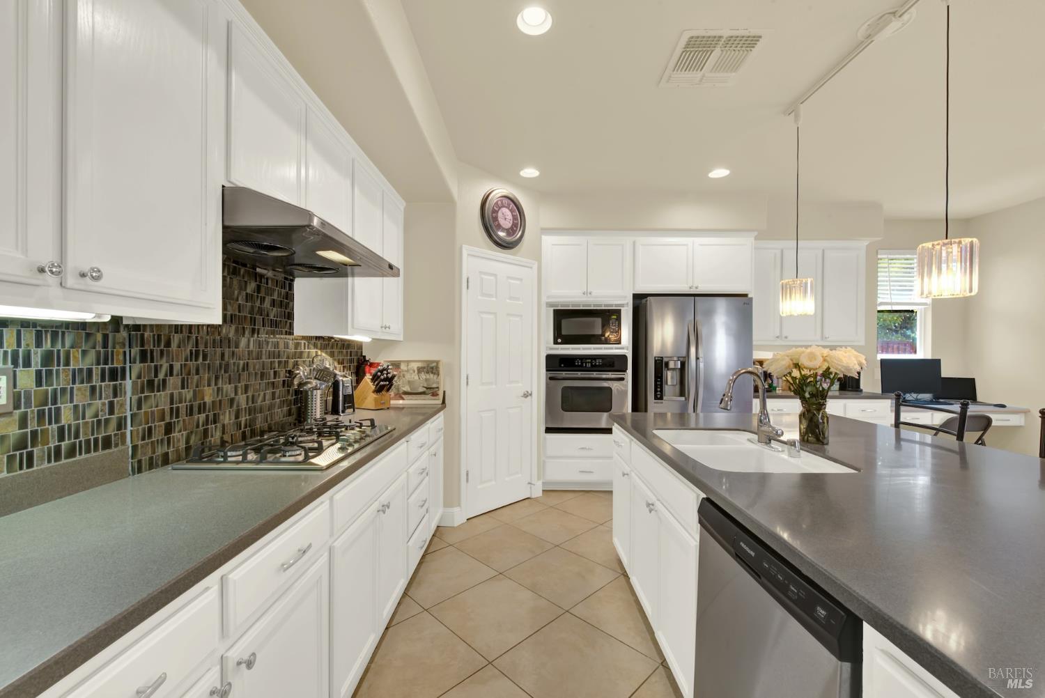 Fairfield, California, 94534, United States, 5 Bedrooms Bedrooms, ,4 BathroomsBathrooms,Residential,For Sale,1892919