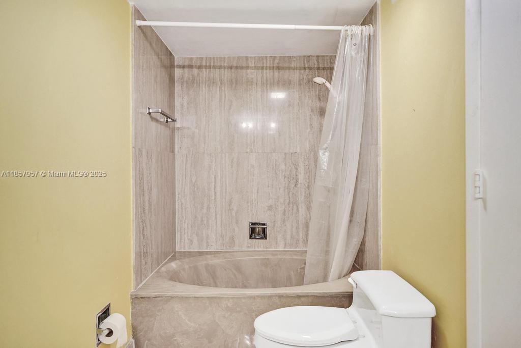 Hollywood, Florida, 33019, United States, 2 Bedrooms Bedrooms, ,2 BathroomsBathrooms,Residential,For Sale,1918580