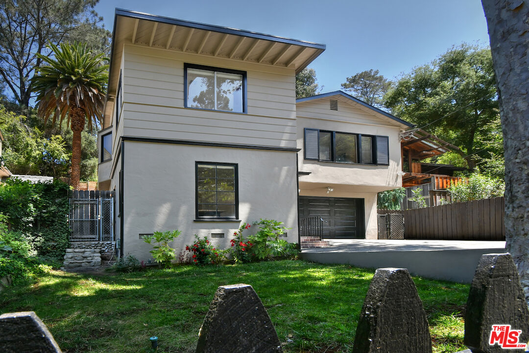 Los Angeles, California, 90077, United States, 3 Bedrooms Bedrooms, ,2 BathroomsBathrooms,Residential,For Sale,1901054