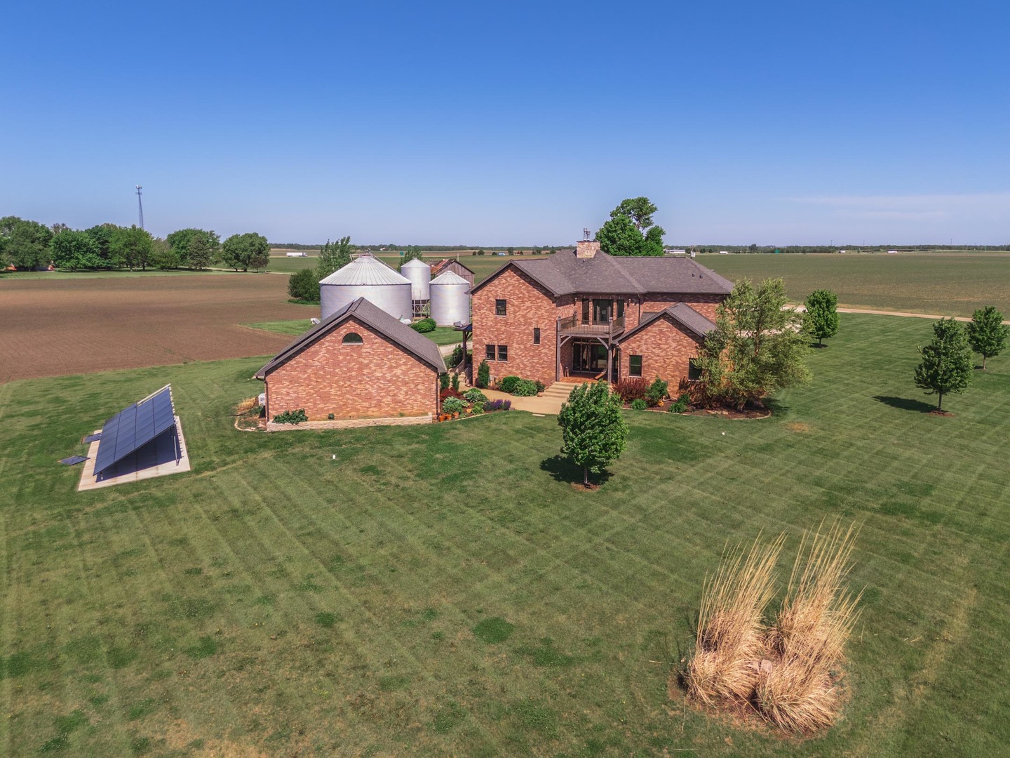 Hudson, Illinois, 61748, United States, 3 Bedrooms Bedrooms, ,5 BathroomsBathrooms,Residential,For Sale,1987913