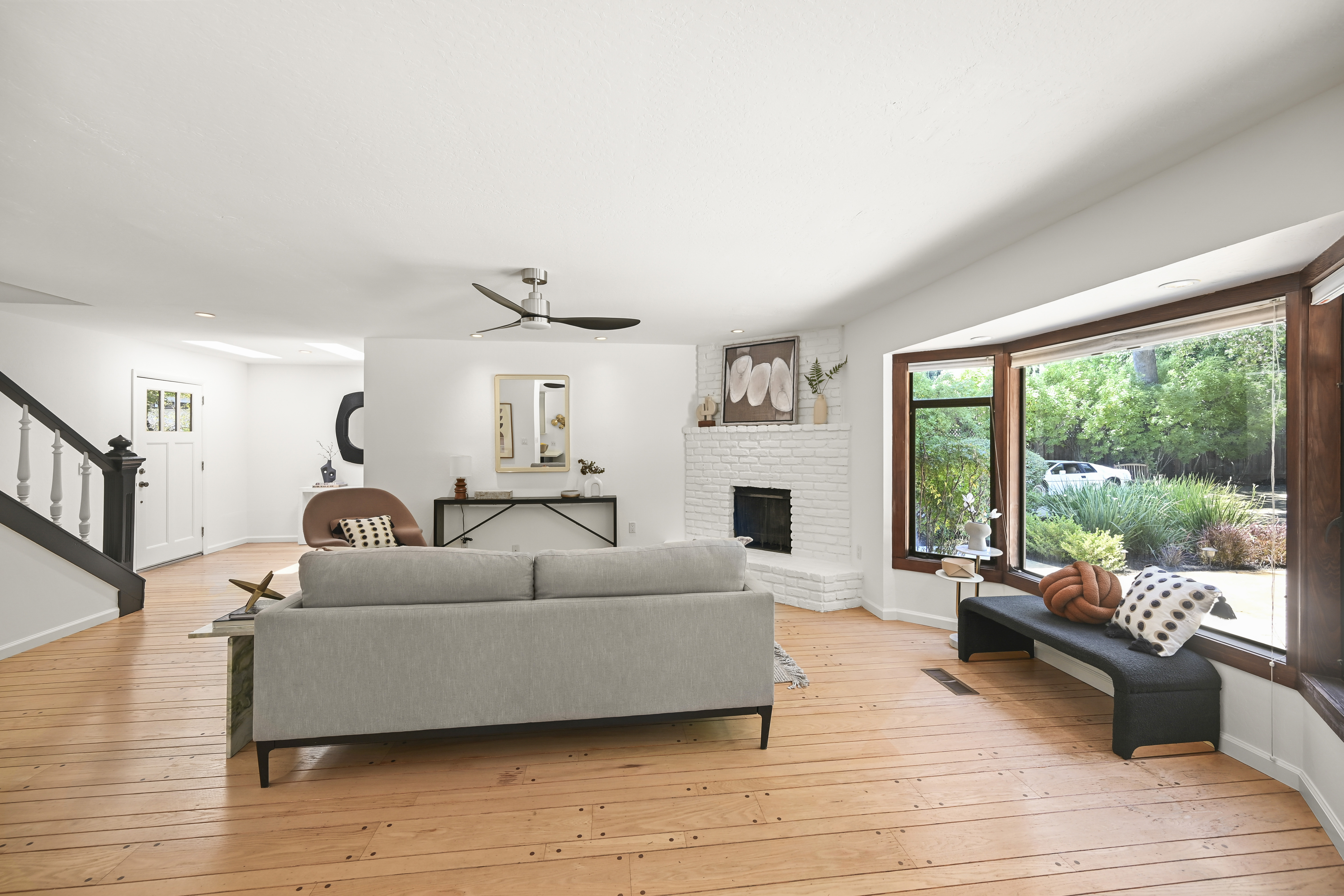  Exceptional Creekside Home in Desirable Saranap - 物件實景