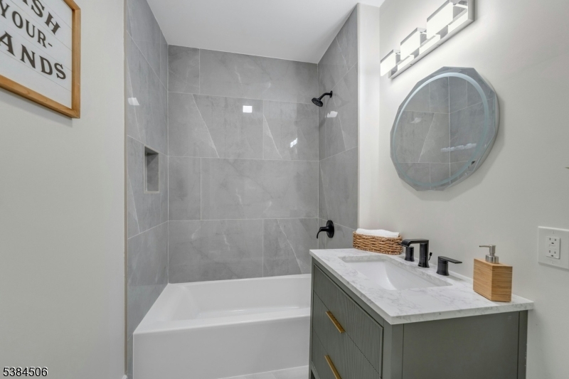 Montclair Twp., New Jersey, 07042, United States, 6 Bedrooms Bedrooms, ,5 BathroomsBathrooms,Residential,For Sale,1947111