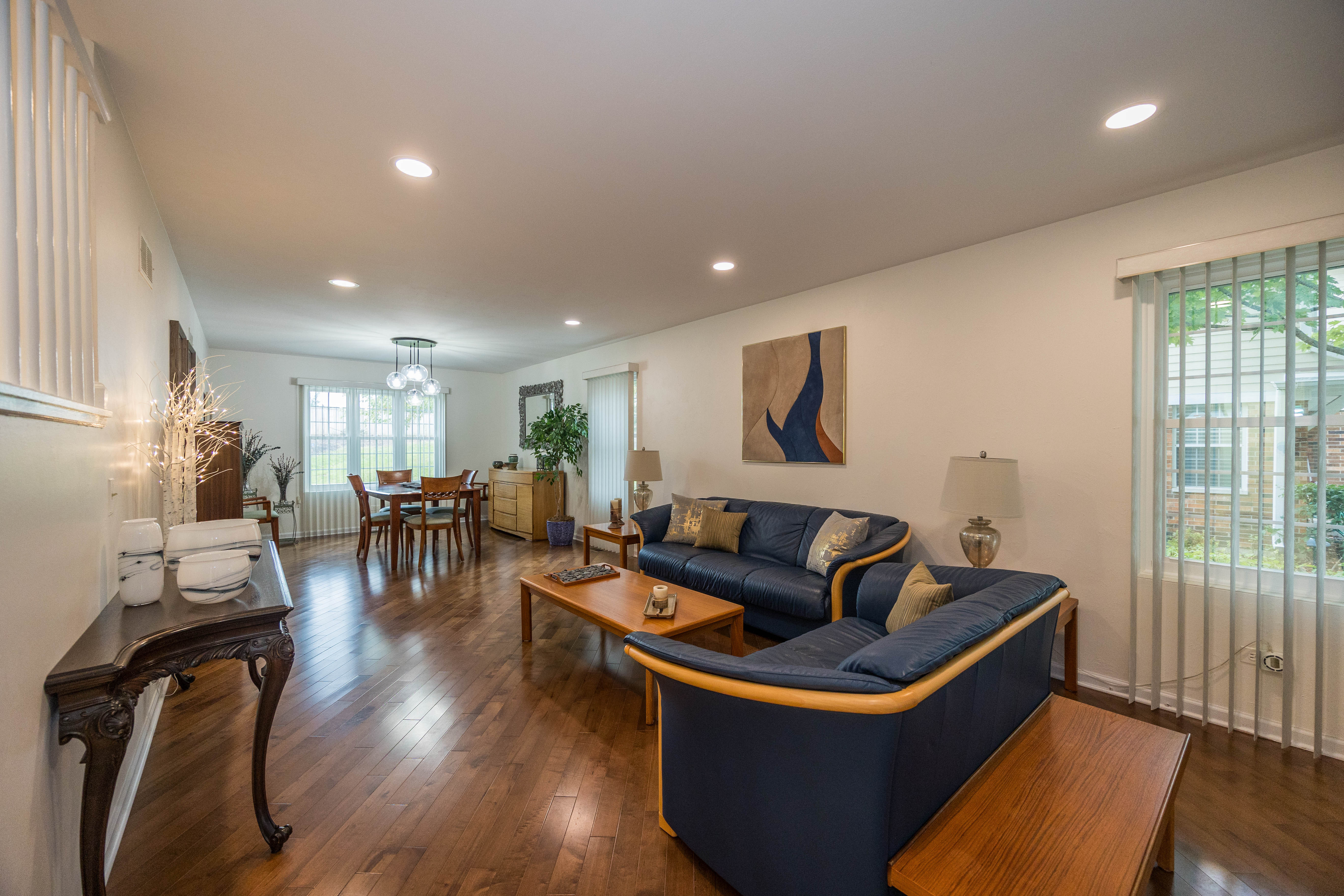  Welcome to This Beautifully Maintained, Sun-Filled 3-Bedroom Plus Loft Home - 物件實景
