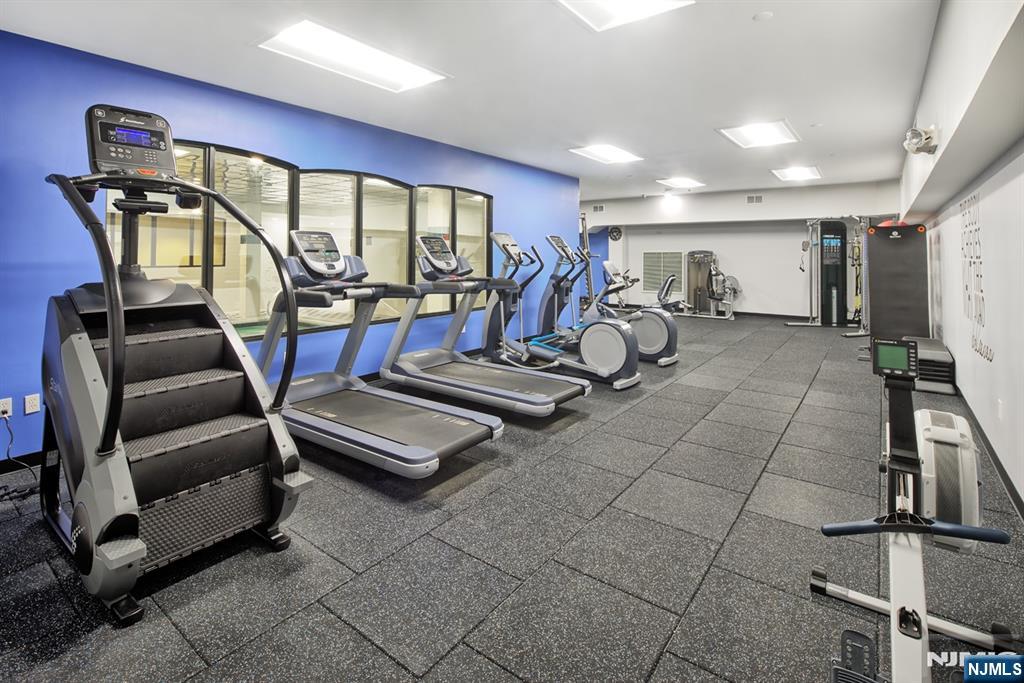 Weehawken, New Jersey, 07086, United States, 1 Bedroom Bedrooms, ,1 BathroomBathrooms,Residential,For Sale,1967965