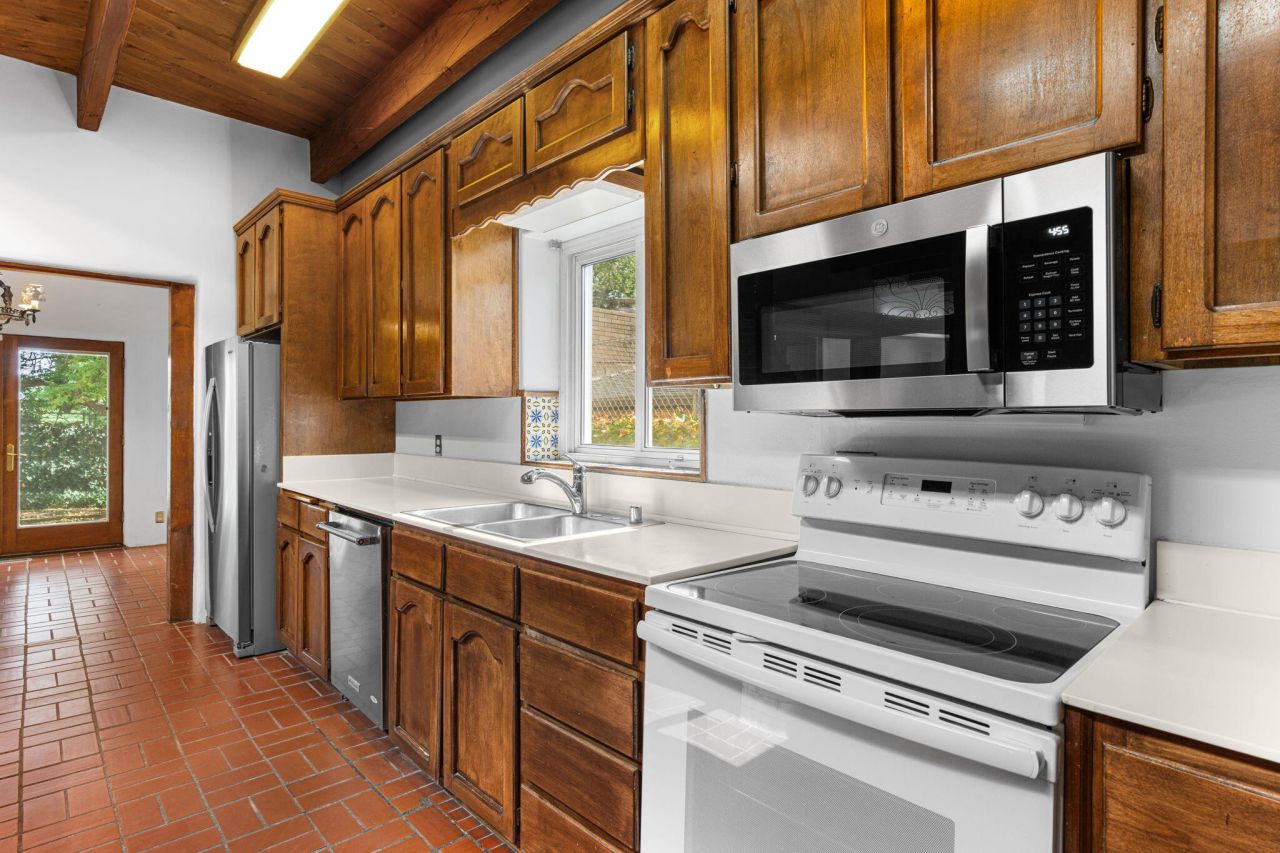 Albuquerque, New Mexico, 87106, United States, 4 Bedrooms Bedrooms, ,5 BathroomsBathrooms,Residential,For Sale,1896146
