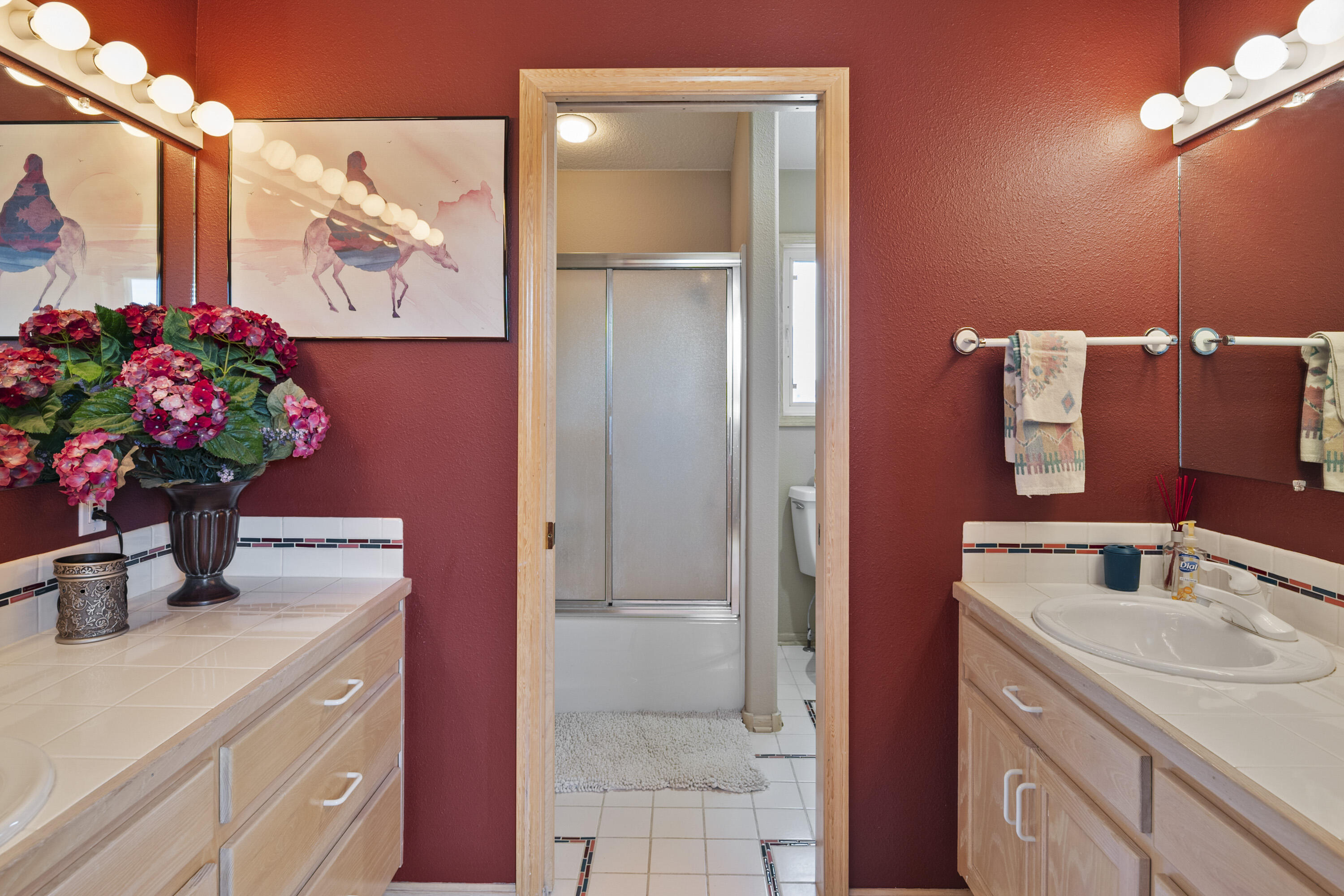 Powell Butte, Oregon, 97753, United States, 4 Bedrooms Bedrooms, ,3 BathroomsBathrooms,Residential,For Sale,1851575