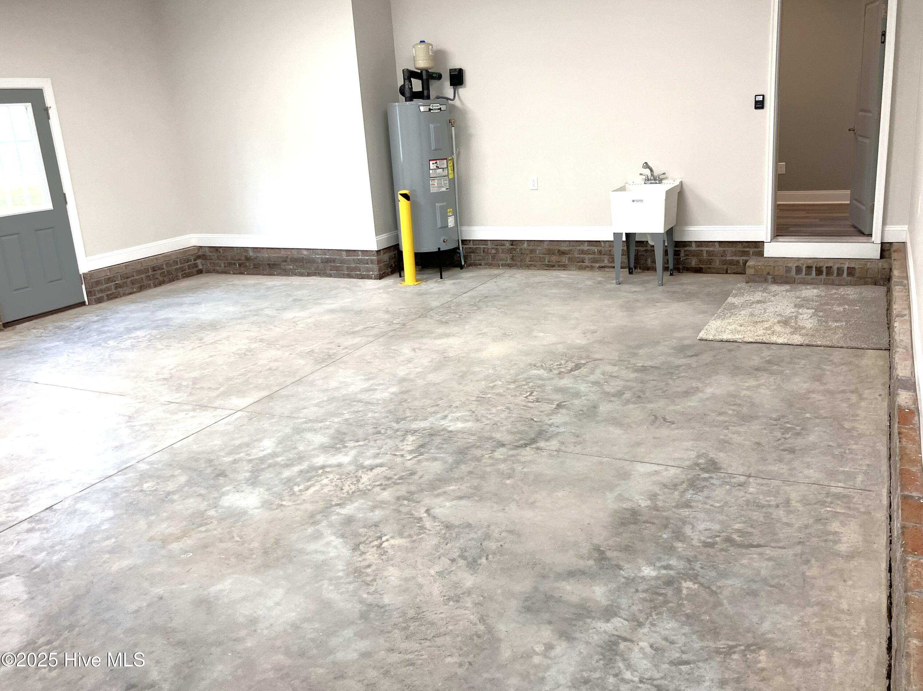 Jacksonville, North Carolina, 28546, United States, 5 Bedrooms Bedrooms, ,3 BathroomsBathrooms,Residential,For Sale,1983326