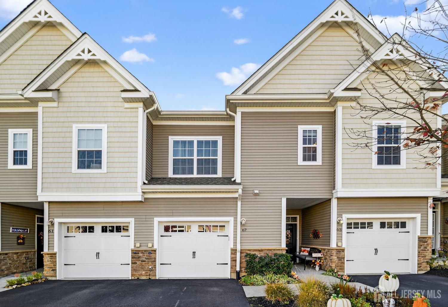 Sayreville, New Jersey, 08859, United States, 2 Bedrooms Bedrooms, ,3 BathroomsBathrooms,Residential,For Sale,1989684