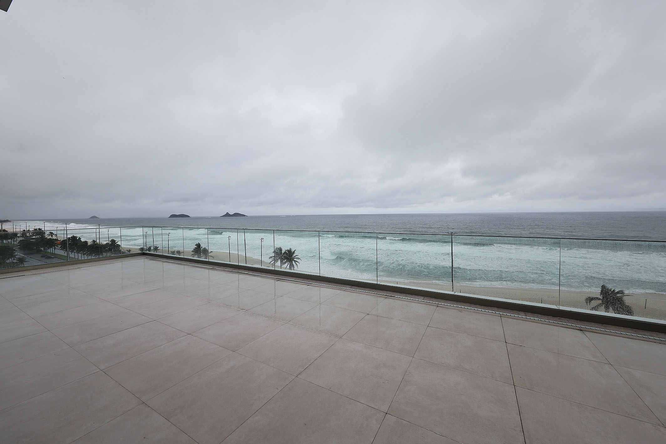  Linear Oceanfront Penthouse with Panoramic Views and Custom Potential - 物件實景