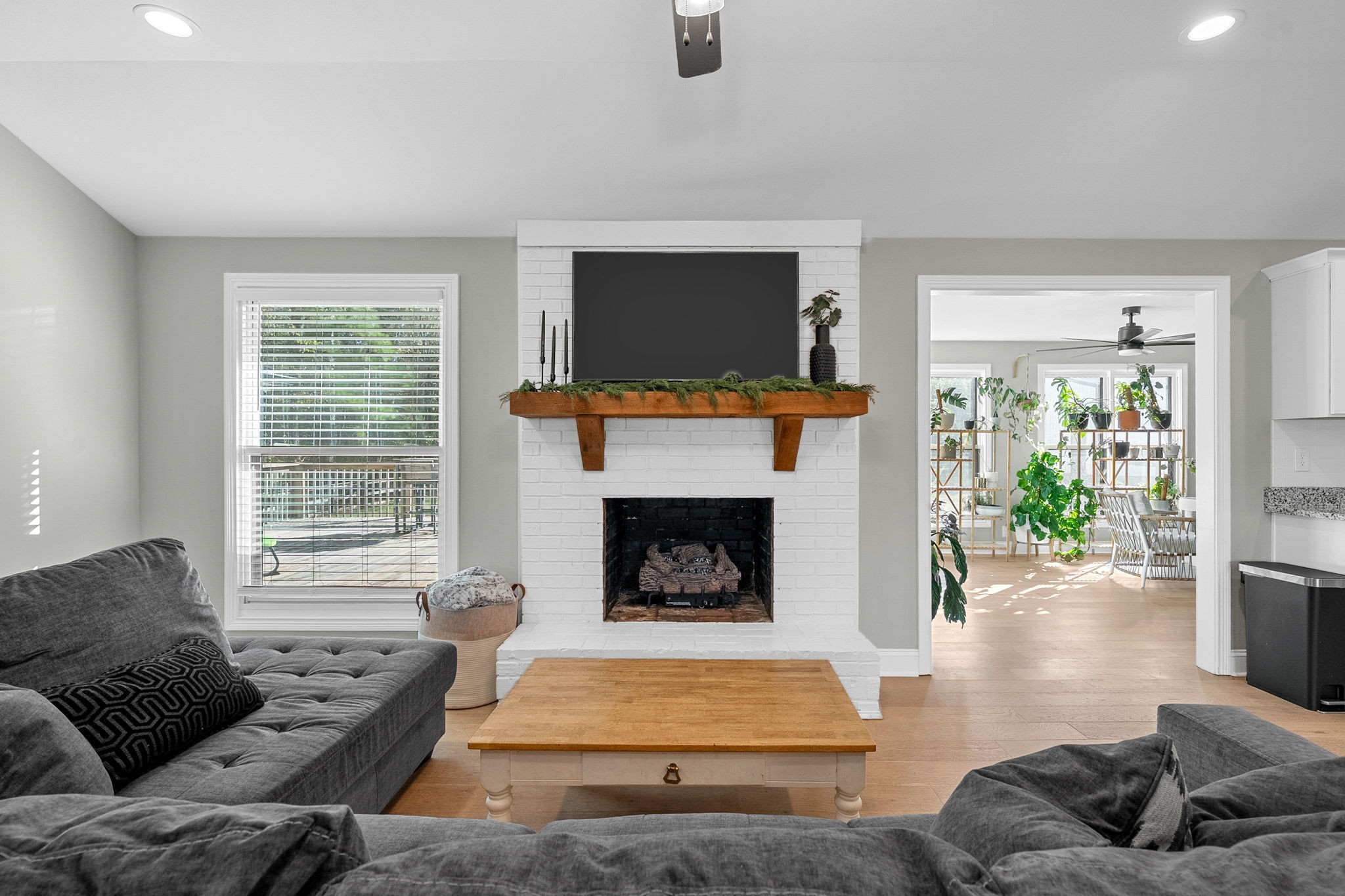 Clarksville, Tennessee, 37040, United States, 4 Bedrooms Bedrooms, ,3 BathroomsBathrooms,Residential,For Sale,1988852