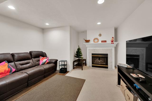 Murray, Utah, 84107, United States, 5 Bedrooms Bedrooms, ,4 BathroomsBathrooms,Residential,For Sale,2002445