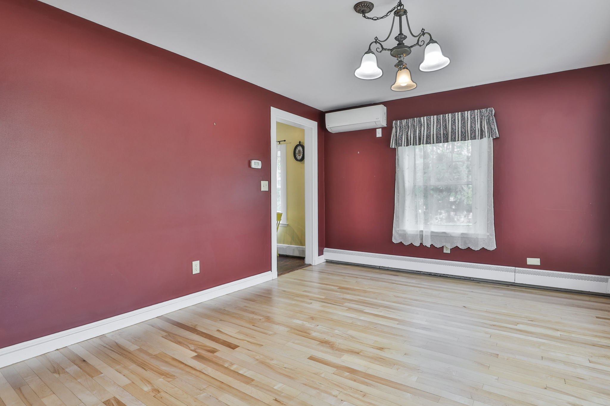 Manchester, New Hampshire, 03104, United States, 3 Bedrooms Bedrooms, ,2 BathroomsBathrooms,Residential,For Sale,1975563