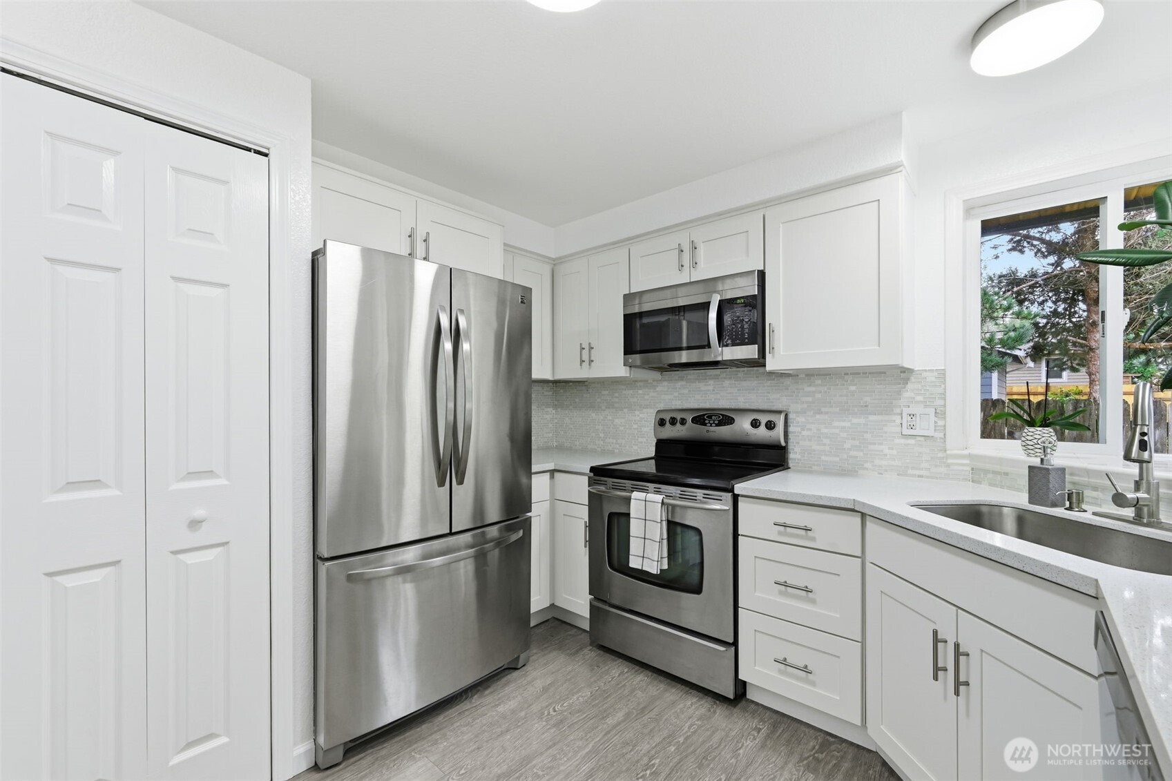 Marysville, Washington, 98271, United States, 3 Bedrooms Bedrooms, ,2 BathroomsBathrooms,Residential,For Sale,1987644