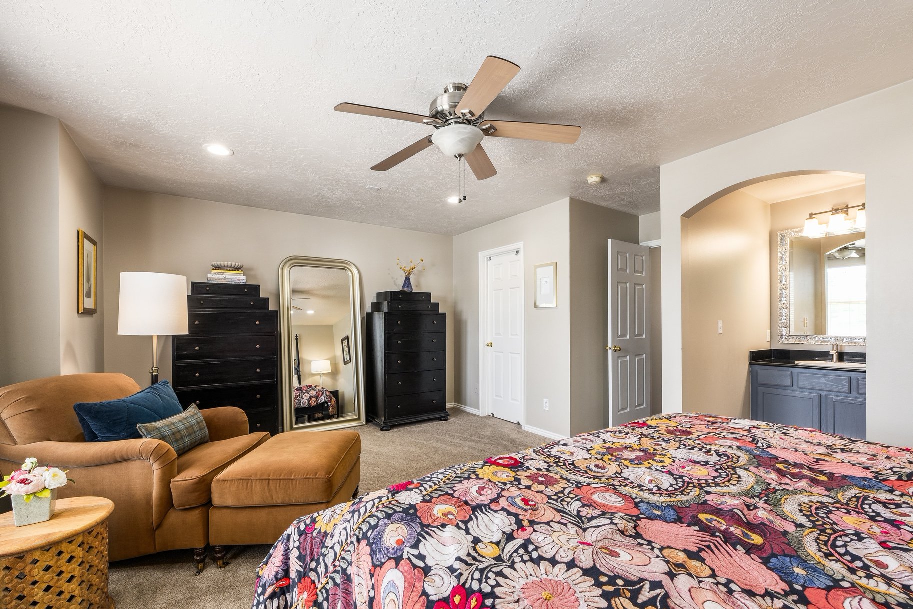  Updated 4-Bed with RV Parking, Mountain Views, and Large Fenced Backyard - 物件實景