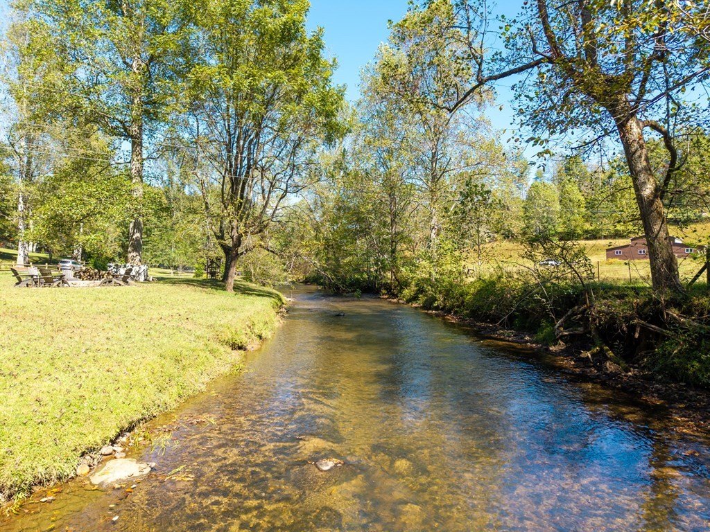 Murphy, North Carolina, 28906, United States, 3 Bedrooms Bedrooms, ,3 BathroomsBathrooms,Residential,For Sale,1982645