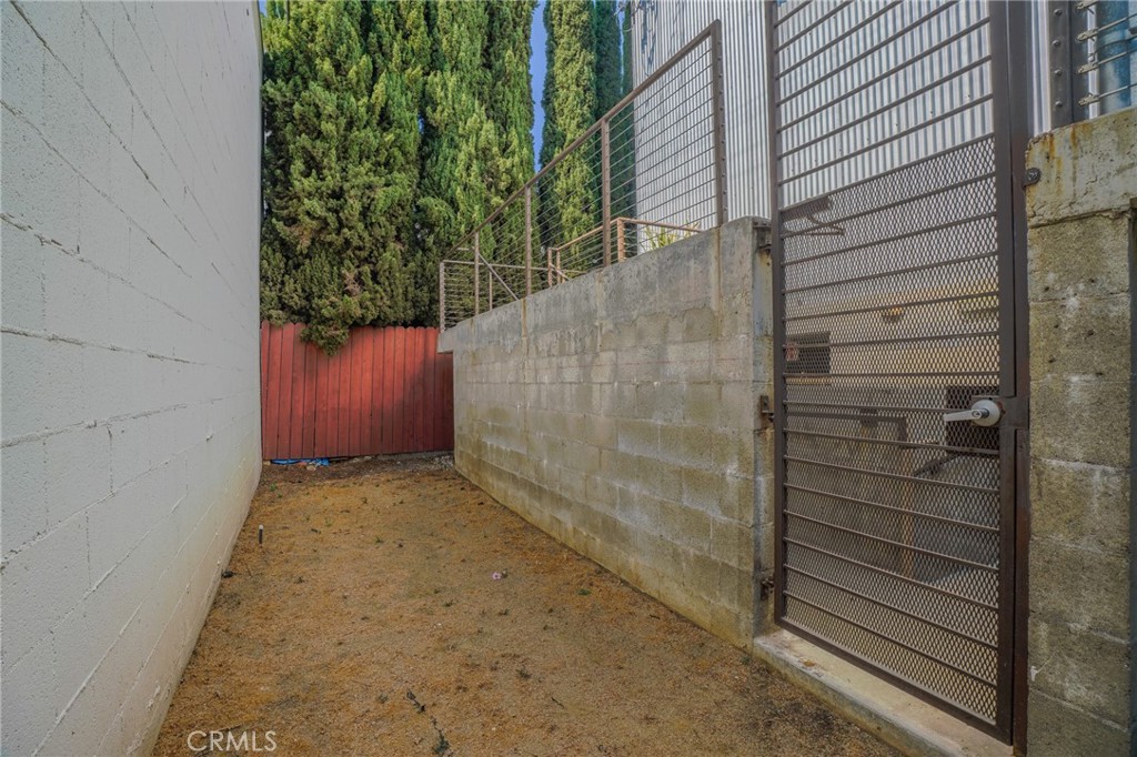 West Hollywood, California, 90046, United States, 1 Bedroom Bedrooms, ,2 BathroomsBathrooms,Residential,For Sale,1913666